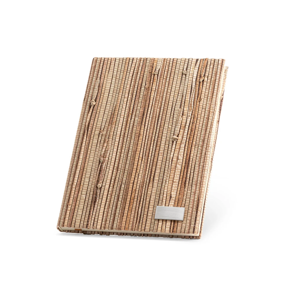 caderno-a5-em-palha-natural-com-folhas-pautadas-recicladas-2.webp