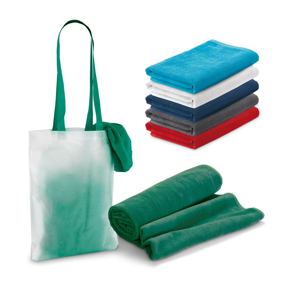 toalha-de-praia-personalizada-em-veludo-de-algodao-com-sacola-tnt.webp